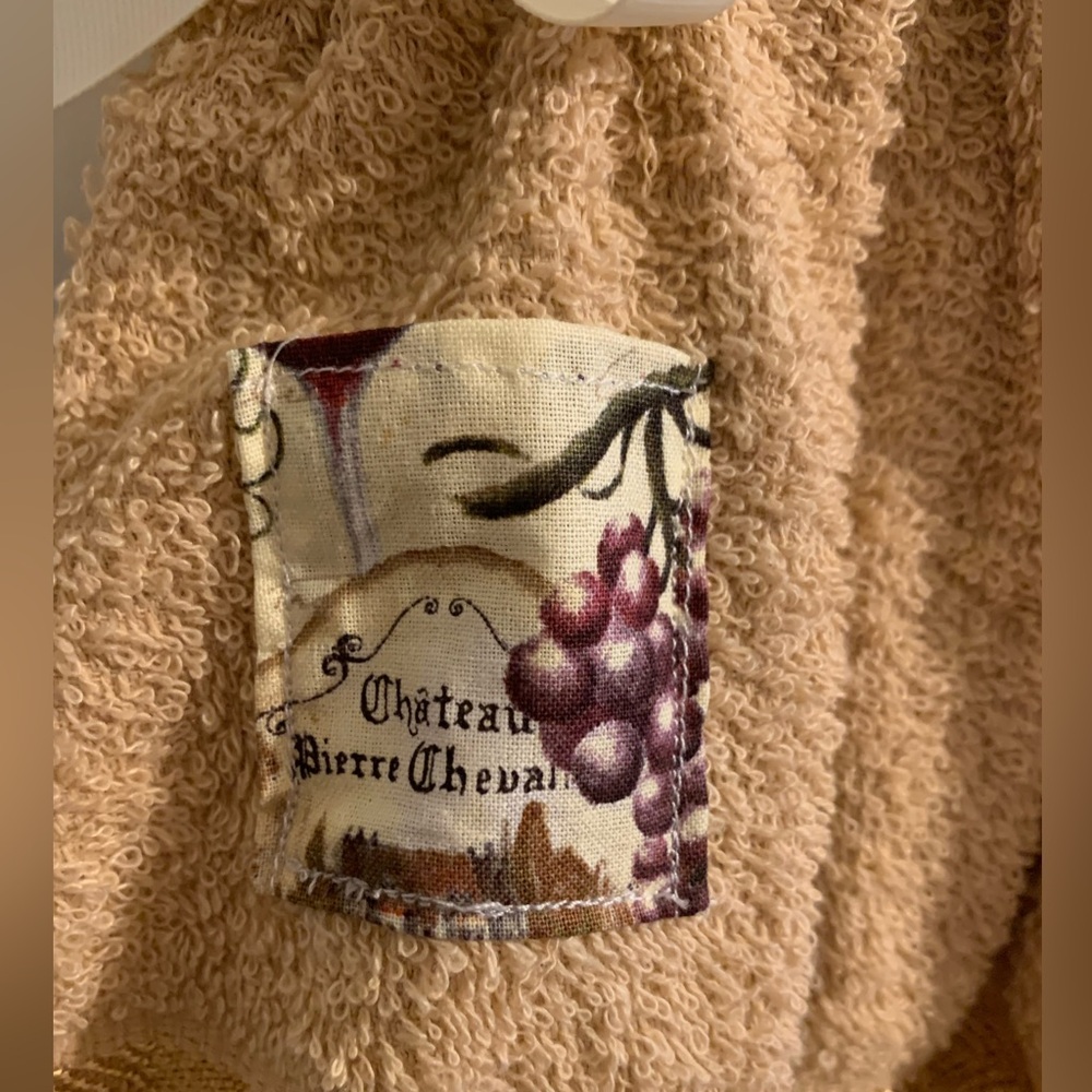 Kitchen Decor Towel Dress: Grapevine Design - Picture 4 of 6